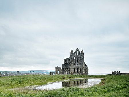 simsearch:6126-09204311,k - Whitby Abbey ruins, Whitby, North Yorkshire, England Photographie de stock - Premium Libres de Droits, Code: 649-09207908