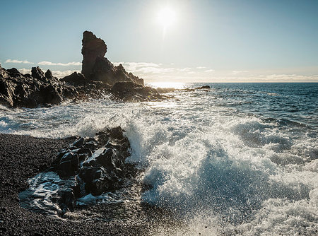 simsearch:649-09167087,k - Waves crashing onto rocks, Djupalonssandur, Snaefellsnes, Iceland Foto de stock - Royalty Free Premium, Número: 649-09208079