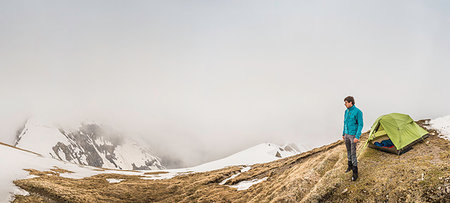 Panoramic of young man and tent in mist, Bavarian Alps, Oberstdorf, Bavaria, Germany Stockbilder - Premium RF Lizenzfrei, Bildnummer: 649-09208207
