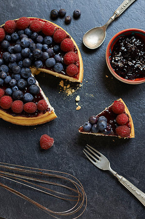 Gluten-free blueberry and raspberry pie, jam Stock Photo - Premium Royalty-Free, Code: 649-09208227