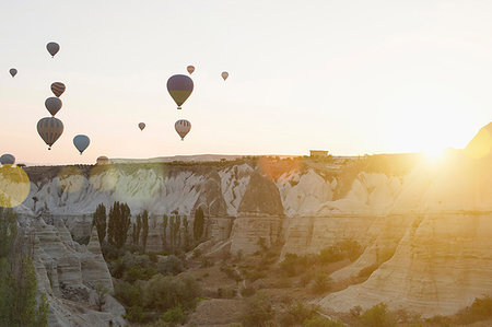 simsearch:649-08118383,k - Hot air balloons above rock formations, Cappadocia, Anatolia,Turkey Photographie de stock - Premium Libres de Droits, Code: 649-09208381