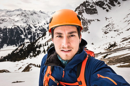 simsearch:649-09208183,k - Portrait of young man wearing climbing helmet Photographie de stock - Premium Libres de Droits, Code: 649-09208638