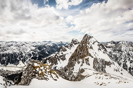 Snow capped mountains, Kellenspitze, Tannheim mountains, Tyrol, Austria Stock Photo - Premium Royalty-Free, Code: 649-09208640