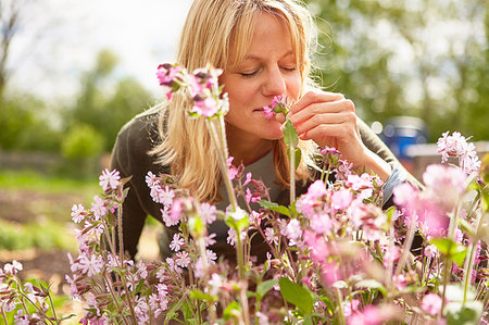simsearch:649-09208838,k - Mature woman, outdoors, smelling flowers Stock Photo - Premium Royalty-Free, Code: 649-09208838