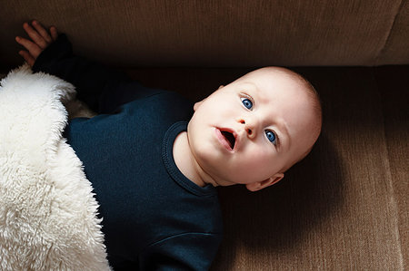 simsearch:649-06829995,k - Overhead view of baby boy, looking up Stockbilder - Premium RF Lizenzfrei, Bildnummer: 649-09209011