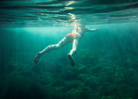 simsearch:649-05819763,k - Underwater view of mid adult woman swimming, Menorca, Balearic islands, Spain Photographie de stock - Premium Libres de Droits, Code: 649-09209225
