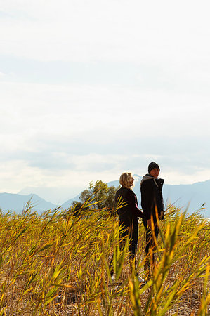 simsearch:614-07652572,k - Mature couple, walking outdoors, hand in hand Stock Photo - Premium Royalty-Free, Code: 649-09209278