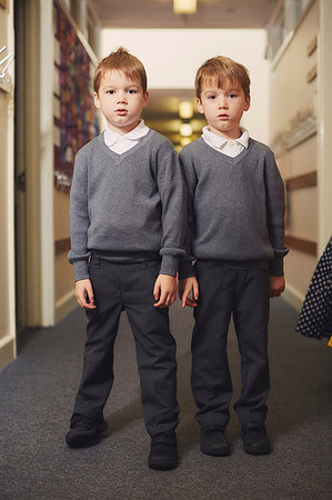 simsearch:649-09209409,k - Portrait of elementary schoolboy twins in school corridor Stock Photo - Premium Royalty-Free, Code: 649-09209385