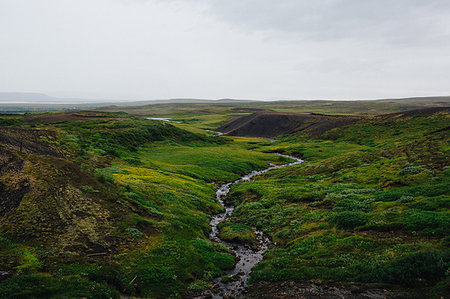 simsearch:649-09209245,k - High angle view of river winding through lush green fields, Iceland Foto de stock - Sin royalties Premium, Código: 649-09209434