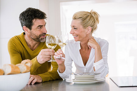 simsearch:649-09025497,k - Mature couple raising a glass of wine to each other at kitchen counter Photographie de stock - Premium Libres de Droits, Code: 649-09209503