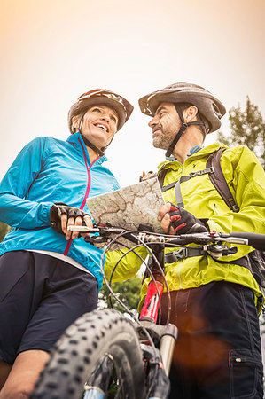 simsearch:649-07648467,k - Low angle view of mature mountain biking couple with map Photographie de stock - Premium Libres de Droits, Code: 649-09209678