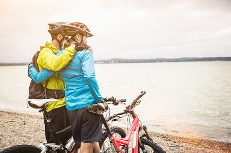 simsearch:649-09209675,k - Romantic mountain biking couple looking out from lakeside Foto de stock - Sin royalties Premium, Código: 649-09209686