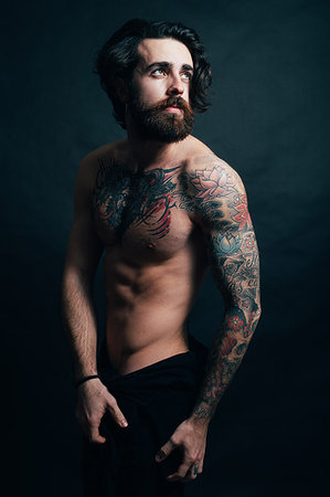 simsearch:6113-09199989,k - Portrait of hipster with tattoos Foto de stock - Sin royalties Premium, Código: 649-09212773