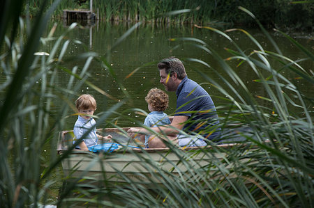 simsearch:649-08950535,k - Father and children on boat ride in lake Foto de stock - Sin royalties Premium, Código: 649-09212831