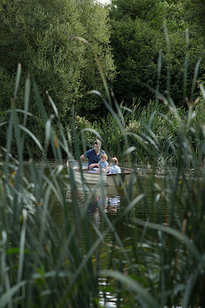 simsearch:649-09212815,k - Father and children on boat ride in lake Photographie de stock - Premium Libres de Droits, Code: 649-09212832