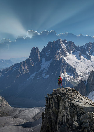simsearch:649-08949989,k - Hiker enjoying scenery, Chamonix-Mont-Blanc, Rhone-Alpes, France Photographie de stock - Premium Libres de Droits, Code: 649-09212918
