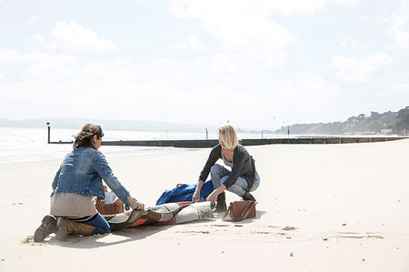 summertime picnic with family in the beach - Sisters leaving after picnic on beach Stock Photo - Premium Royalty-Free, Code: 649-09213320