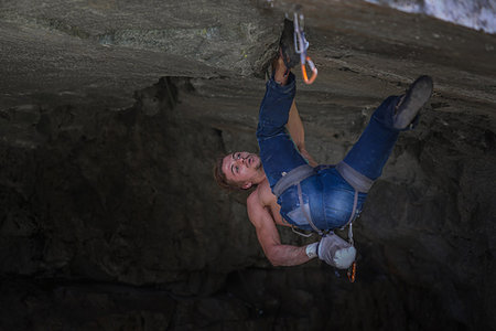 Trad climbing roof of My Little Pony route in Squamish, Canada Foto de stock - Sin royalties Premium, Código: 649-09213562