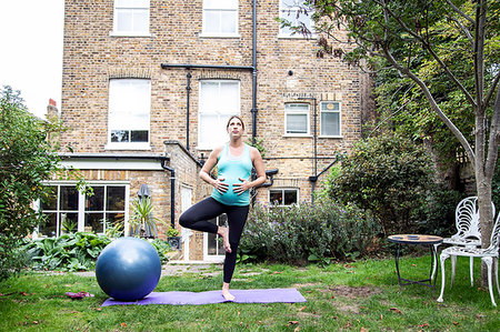 simsearch:649-08577265,k - Pregnant mid adult woman practicing yoga tree pose in garden Stock Photo - Premium Royalty-Free, Code: 649-09213677