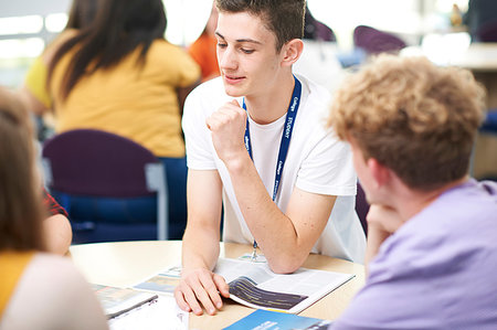 simsearch:649-07803906,k - Higher education students working on project in college classroom Stock Photo - Premium Royalty-Free, Code: 649-09230252