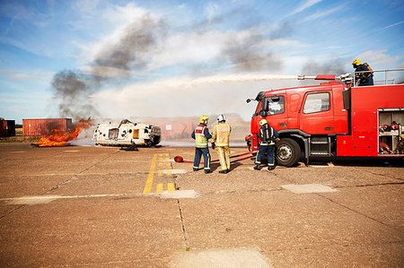 firefighters spray water - Firemen and fire engine in training centre, Darlington, UK Photographie de stock - Premium Libres de Droits, Code: 649-09230465