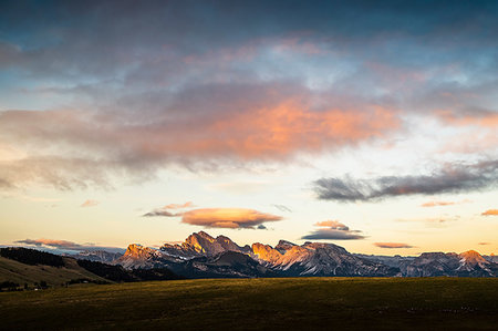 schlern-rosengarten - Schlern-Rosengarten on Seiser Alm, Dolomites, Siusi, Trentino-Alto Adige, Italy Foto de stock - Royalty Free Premium, Número: 649-09230770