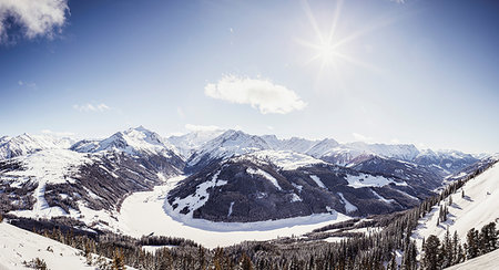 simsearch:614-09213874,k - Snow covered mountain and valley landscape, high angle view, Ramsau im Zillertal, Tyrol, Austria Foto de stock - Sin royalties Premium, Código: 649-09245885