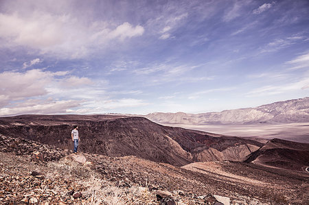 simsearch:614-09276315,k - Man looking out over bleak arid landscape, Death Valley Junction, California, USA Photographie de stock - Premium Libres de Droits, Code: 649-09245894