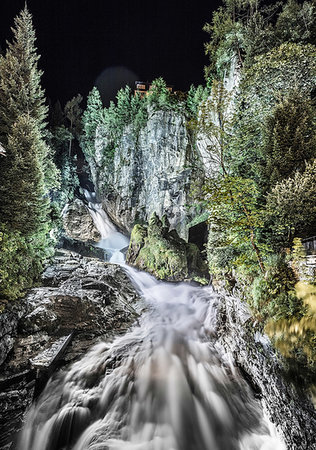 simsearch:649-08085945,k - Mountain river at night, long exposure, Bad Hofgastein, Salzburg, Austria Photographie de stock - Premium Libres de Droits, Code: 649-09245901