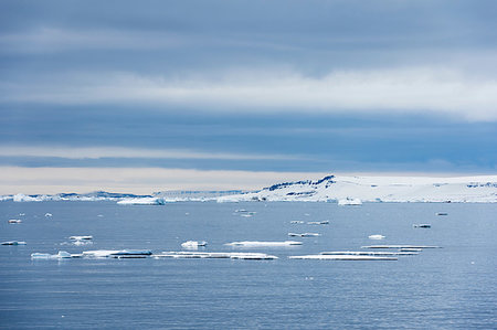 simsearch:649-09246152,k - Arctic ocean ice near coastline, Vibebukta, Austfonna, Nordaustlandet, Svalbard, Norway Stock Photo - Premium Royalty-Free, Code: 649-09246158