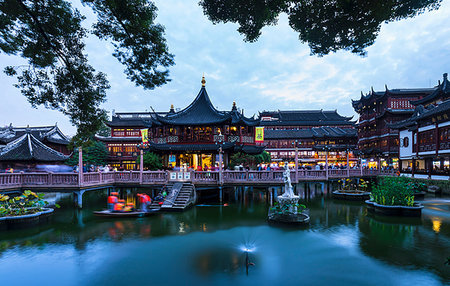Teahouse in Yu Garden at dusk, Shanghai, China Stock Photo - Premium Royalty-Free, Code: 649-09246269