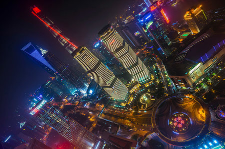 Pudong skyline with Shanghai Tower, Shanghai World Financial Centre and IFC at night, high angle view, Shanghai, China Foto de stock - Sin royalties Premium, Código: 649-09246287