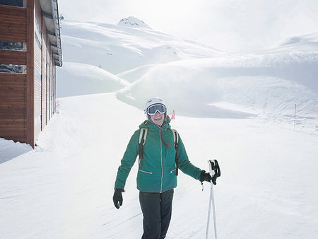 simsearch:614-09213874,k - Young woman skier wearing helmet and ski goggles laughing in snow covered landscape,  portrait, Alpe Ciamporino, Piemonte, Italy Foto de stock - Sin royalties Premium, Código: 649-09246574