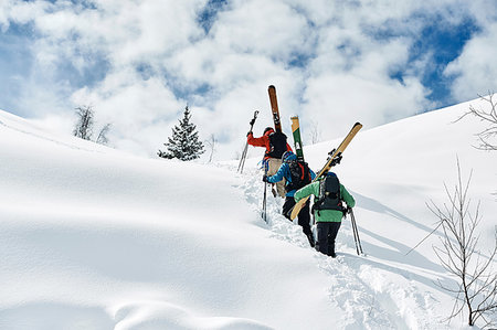 Male skiers trudging up snow covered mountain, rear view, Alpe-d'Huez, Rhone-Alpes, France Photographie de stock - Premium Libres de Droits, Code: 649-09246599