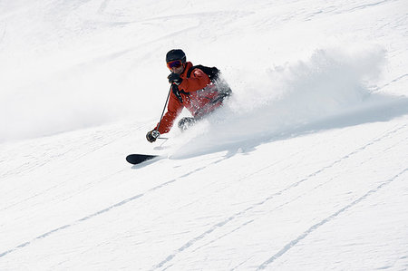 simsearch:649-07118767,k - Male skier skiing down mountain, Alpe-d'Huez, Rhone-Alpes, France Photographie de stock - Premium Libres de Droits, Code: 649-09246633