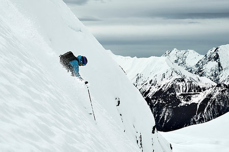 Male skier speeding down steep mountainside, Alpe-d'Huez, Rhone-Alpes, France Foto de stock - Sin royalties Premium, Código: 649-09246654