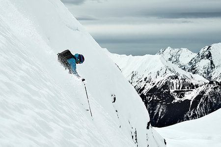 simsearch:649-07118767,k - Male skier speeding down steep mountainside, Alpe-d'Huez, Rhone-Alpes, France Photographie de stock - Premium Libres de Droits, Code: 649-09246654