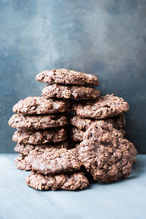 simsearch:614-06624969,k - Stack of chocolate cookies Stock Photo - Premium Royalty-Free, Code: 649-09246722