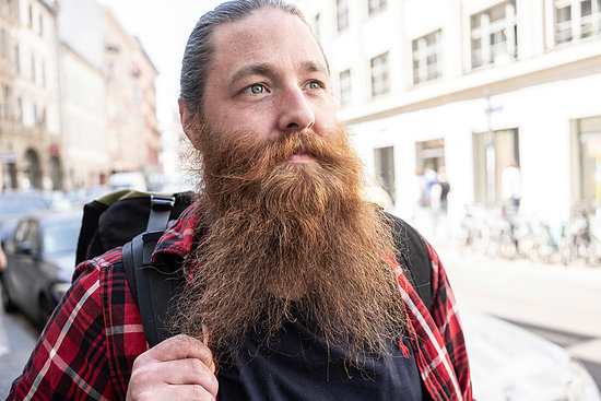 Male traveller hipster on streets, Berlin, Germany Foto de stock - Sin royalties Premium, Código de la imagen: 649-09246819