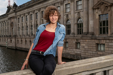 simsearch:6102-08270753,k - Female student exploring city, Berlin, Germany Stock Photo - Premium Royalty-Free, Code: 649-09249955