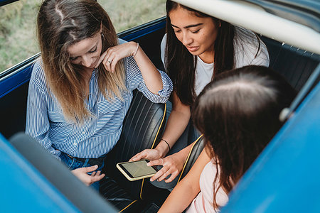 simsearch:614-08392689,k - Friends using smartphone inside car Stock Photo - Premium Royalty-Free, Code: 649-09257230