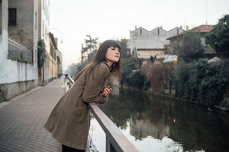 simsearch:649-09278133,k - Woman relaxing by river, Milano, Lombardia, Italy Photographie de stock - Premium Libres de Droits, Code: 649-09257515
