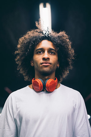 simsearch:649-09257678,k - Young man with headphones around neck Photographie de stock - Premium Libres de Droits, Code: 649-09257685