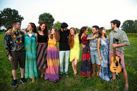 simsearch:649-08949684,k - Large group of happy young adults standing in field with arms around each other Stockbilder - Premium RF Lizenzfrei, Bildnummer: 649-09258180