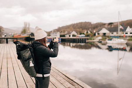 simsearch:614-05522898,k - Trekker photographing Loch Lomond, Trossachs National Park, Canada Foto de stock - Royalty Free Premium, Número: 649-09258218