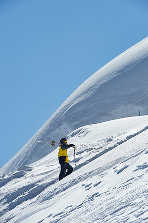 saas-fee - Skier walking up mountain, Saas-Fee, Valais, Switzerland Foto de stock - Sin royalties Premium, Código: 649-09258279