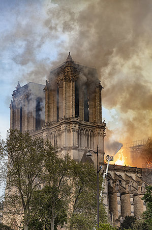 ruined city - Notre-Dame de Paris fire, Paris, Ile-de-France, France Stock Photo - Premium Royalty-Free, Code: 649-09258306