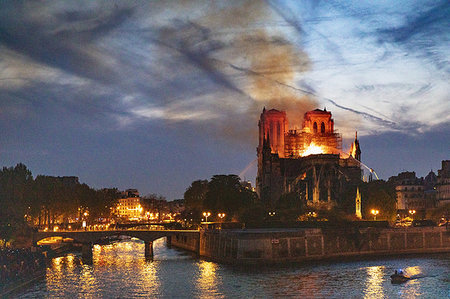 ruined city - Notre-Dame de Paris fire, Paris, Ile-de-France, France Stock Photo - Premium Royalty-Free, Code: 649-09258315