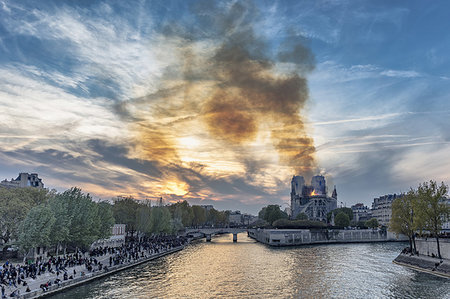 ruined city - Notre-Dame de Paris fire, Paris, Ile-de-France, France Stock Photo - Premium Royalty-Free, Code: 649-09258311
