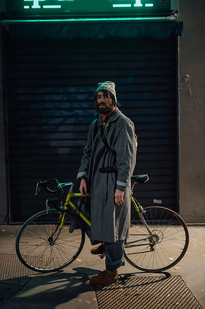 simsearch:649-09258330,k - Bearded young man with bicycle on pavement Stock Photo - Premium Royalty-Free, Code: 649-09258342